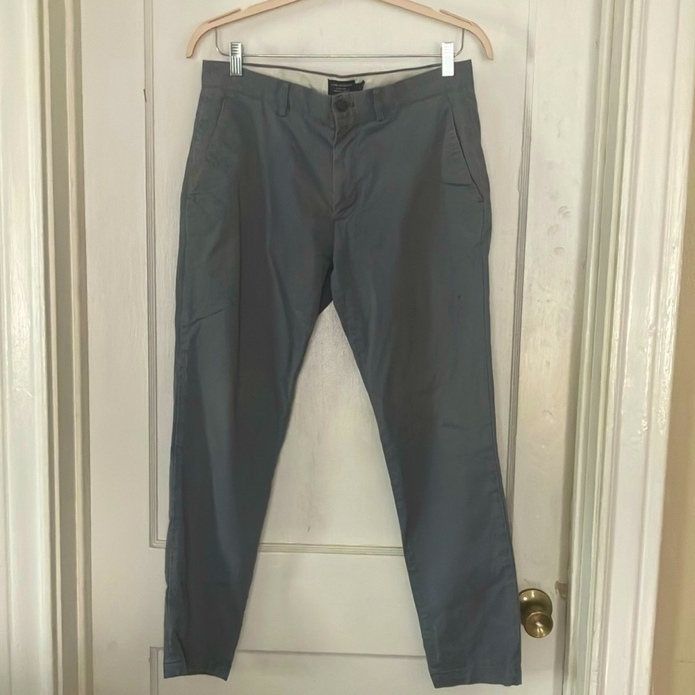 Club Monaco Connor Modern Slim Fit Grey Pants. 32/30 Good condition.